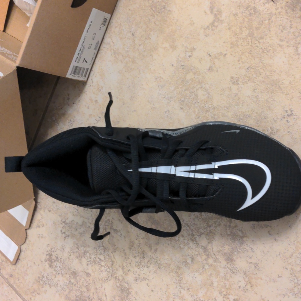 Nike cleats - Picture 3 of 4